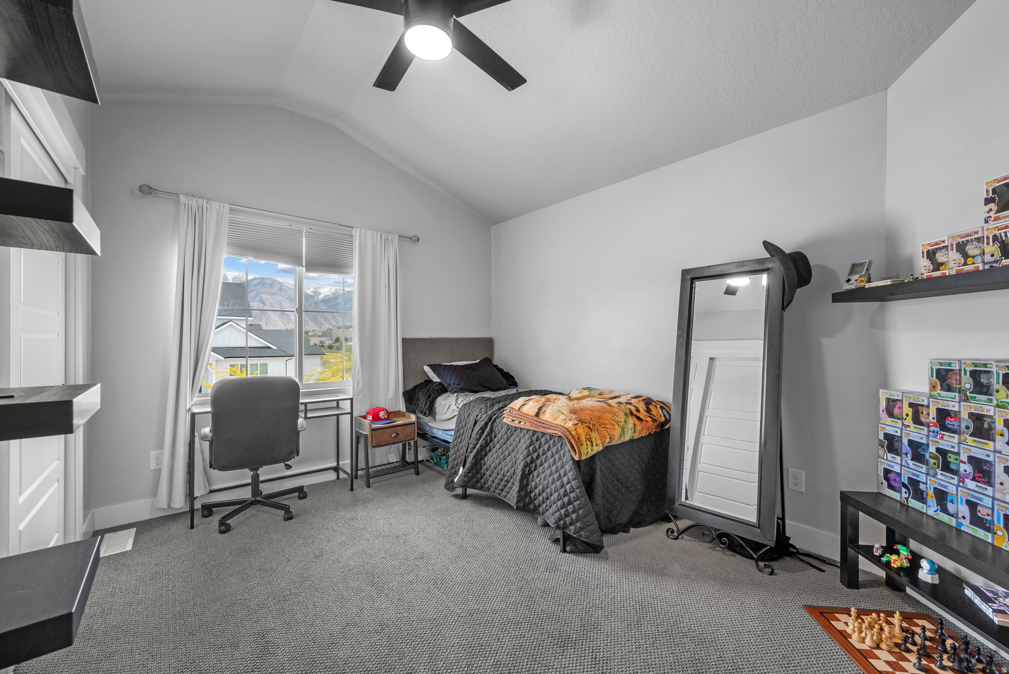 BROADVIEW SHORES - Residential