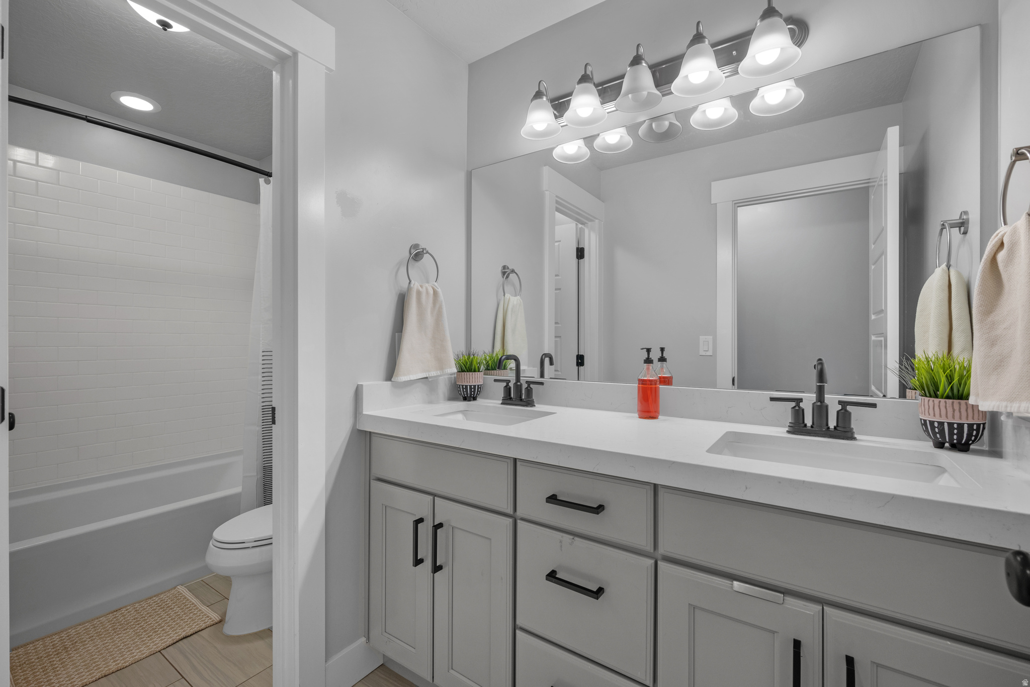 BROADVIEW SHORES - Residential