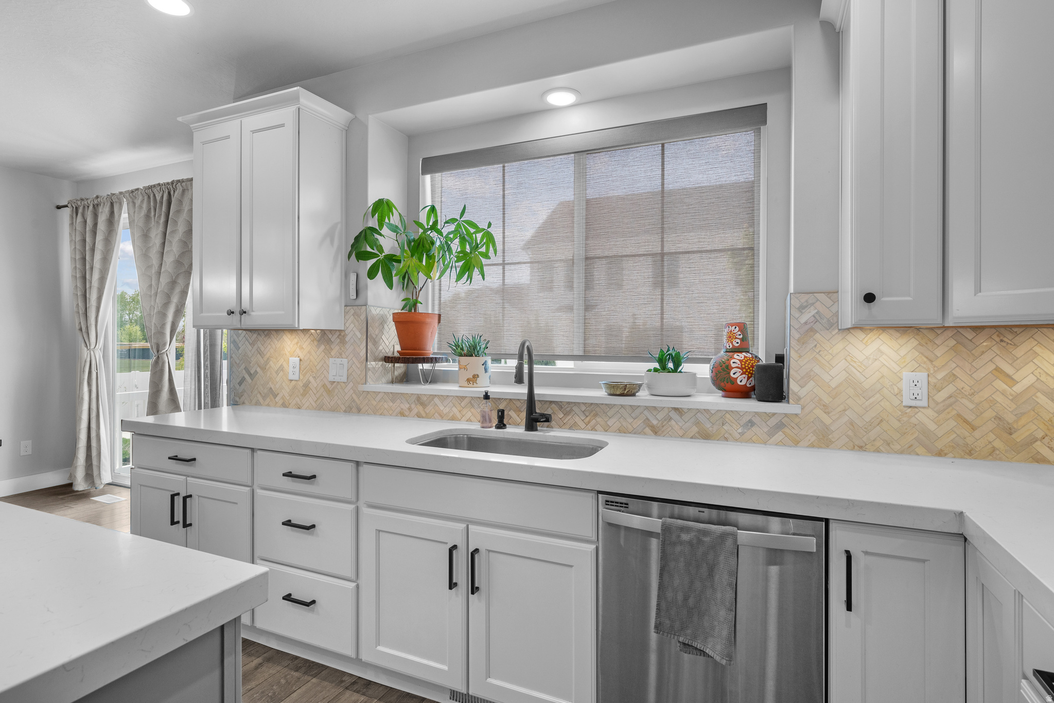 BROADVIEW SHORES - Residential