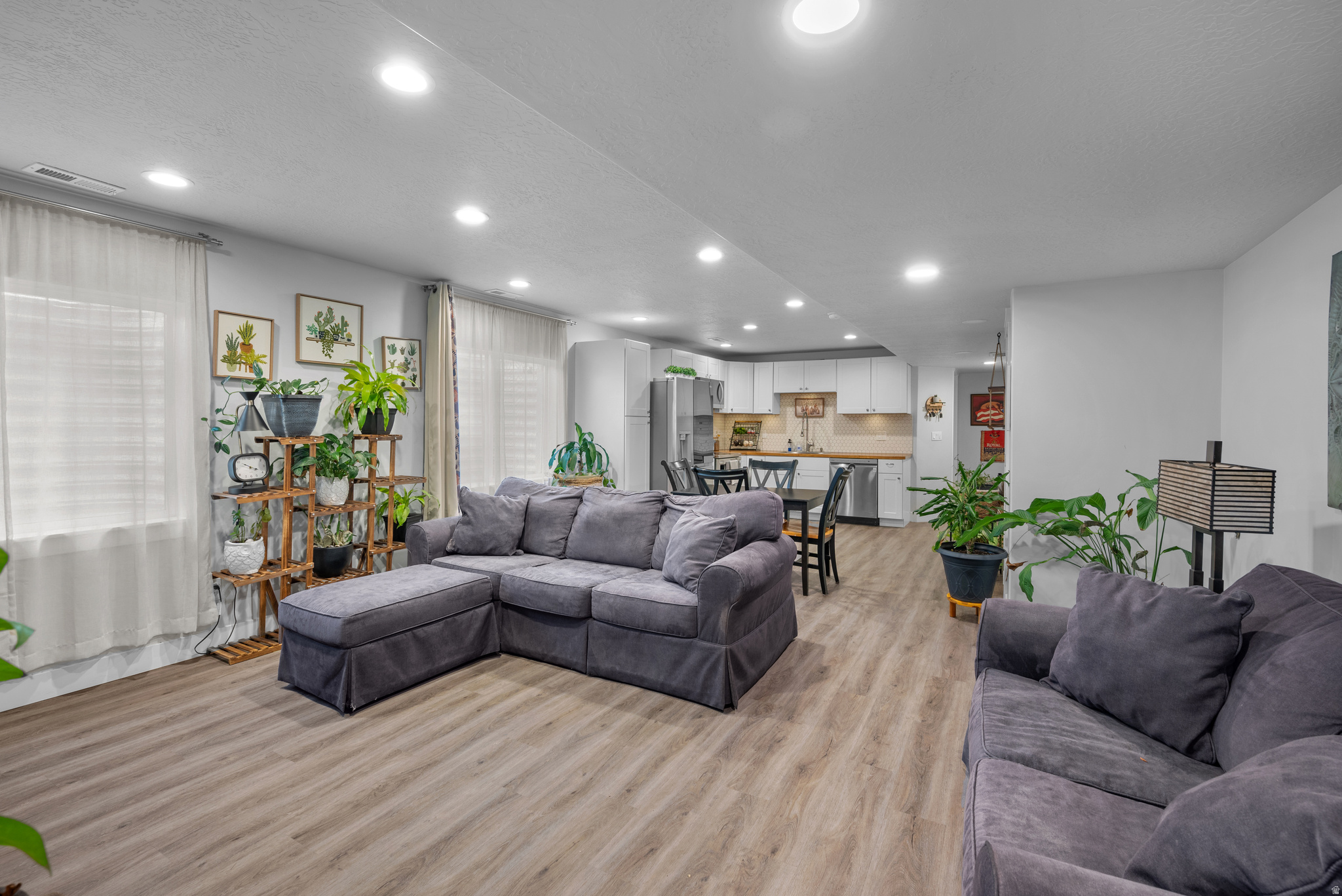 BROADVIEW SHORES - Residential