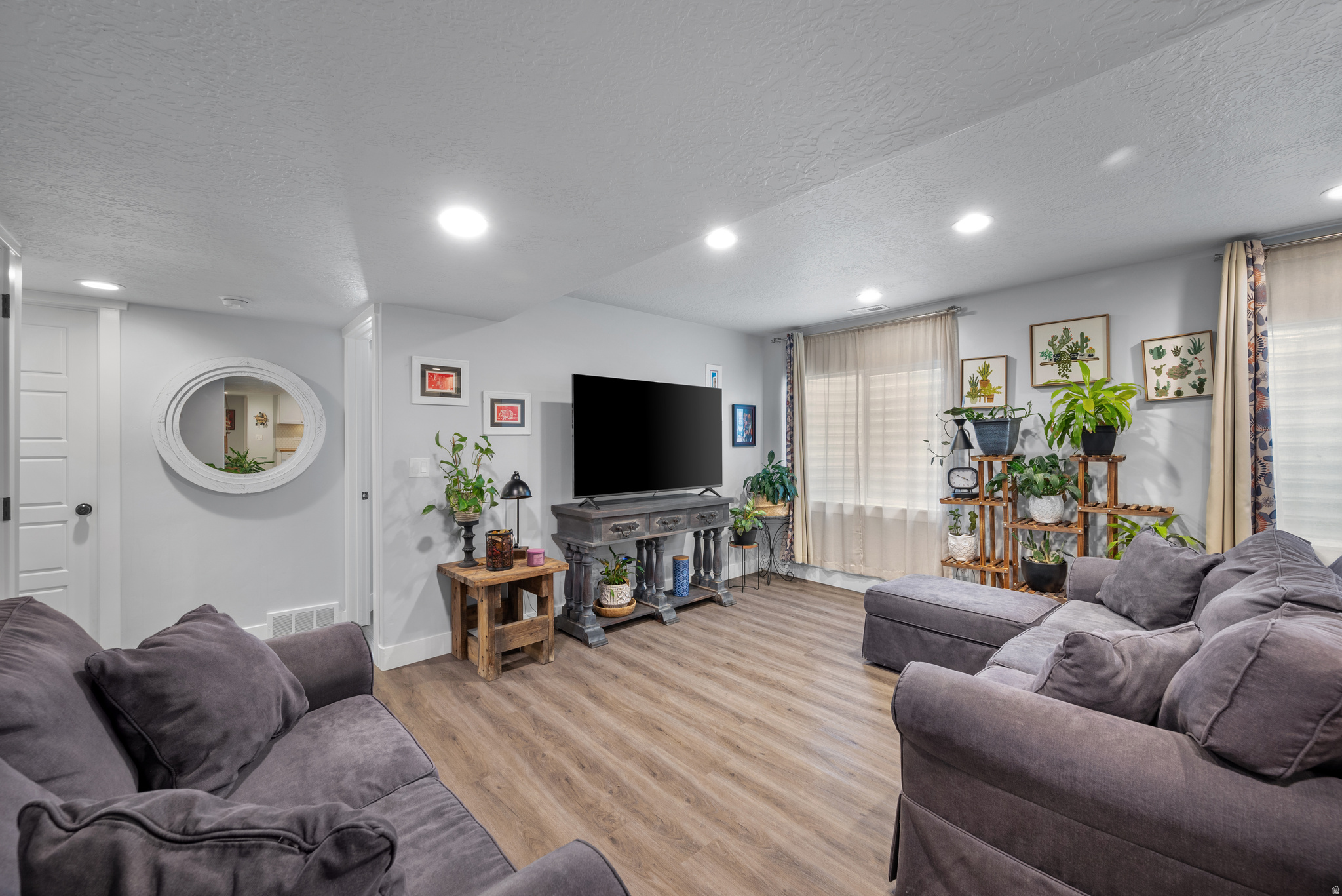 BROADVIEW SHORES - Residential