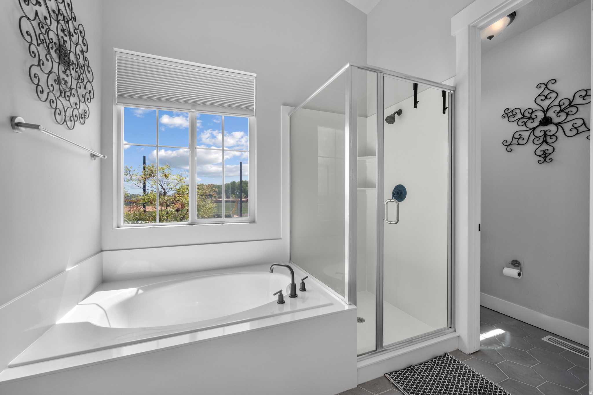 BROADVIEW SHORES - Residential