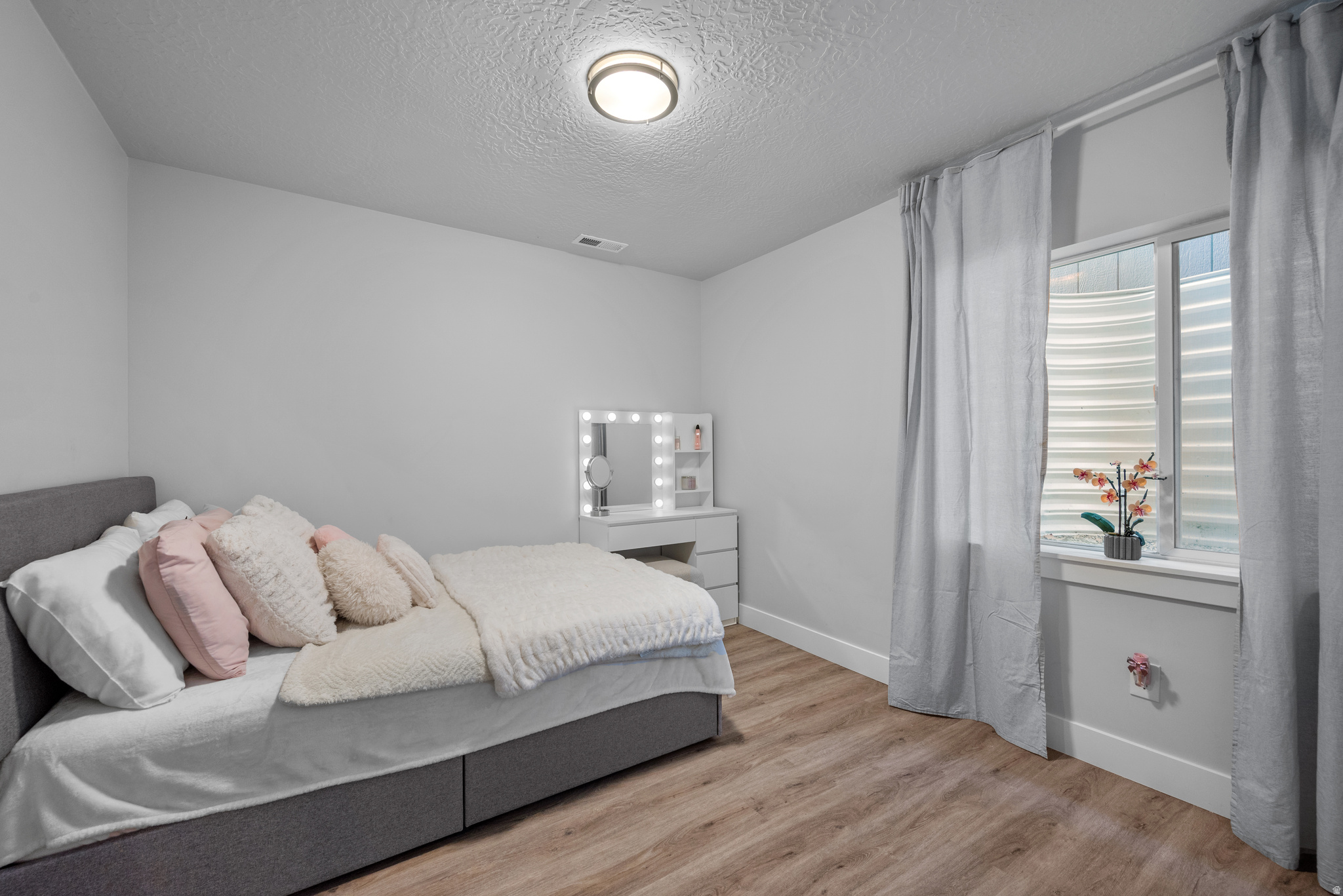 BROADVIEW SHORES - Residential