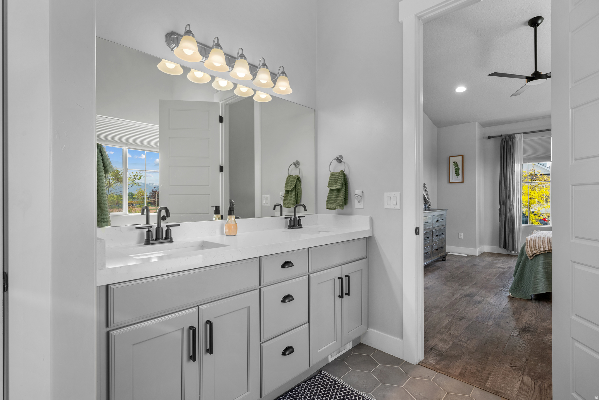 BROADVIEW SHORES - Residential