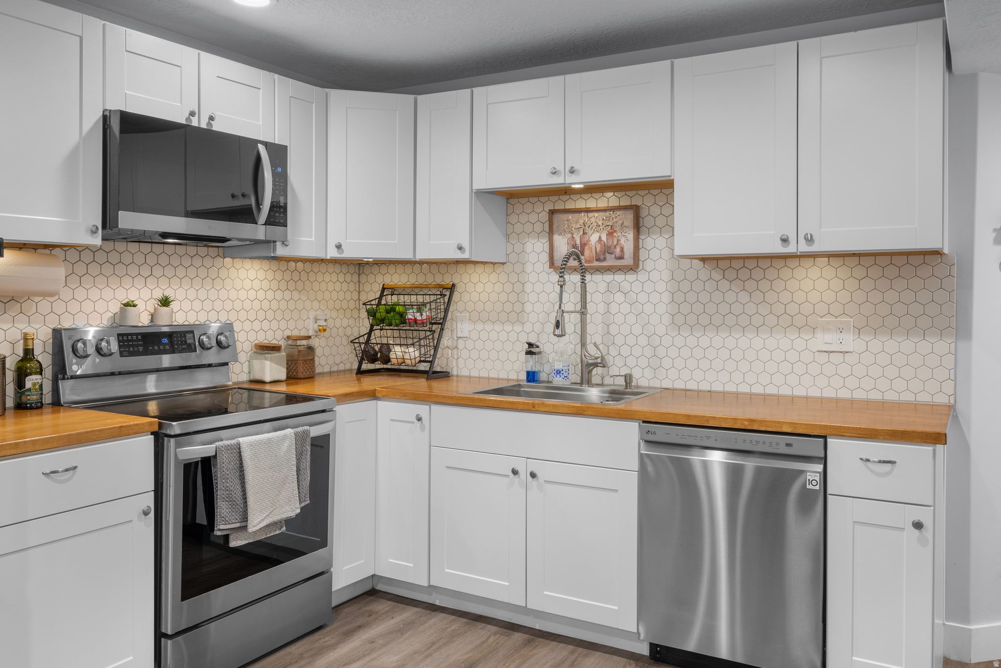 BROADVIEW SHORES - Residential