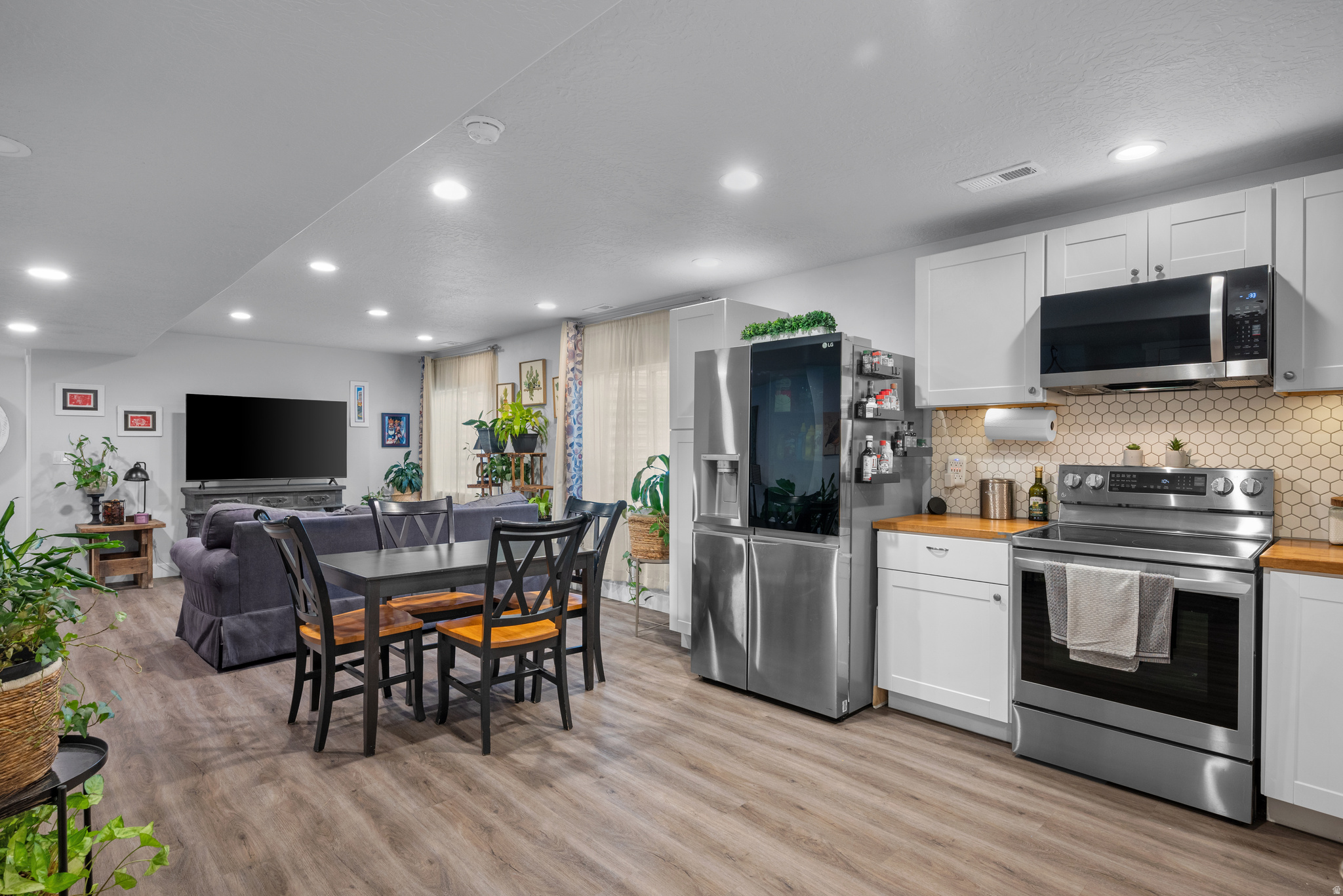 BROADVIEW SHORES - Residential