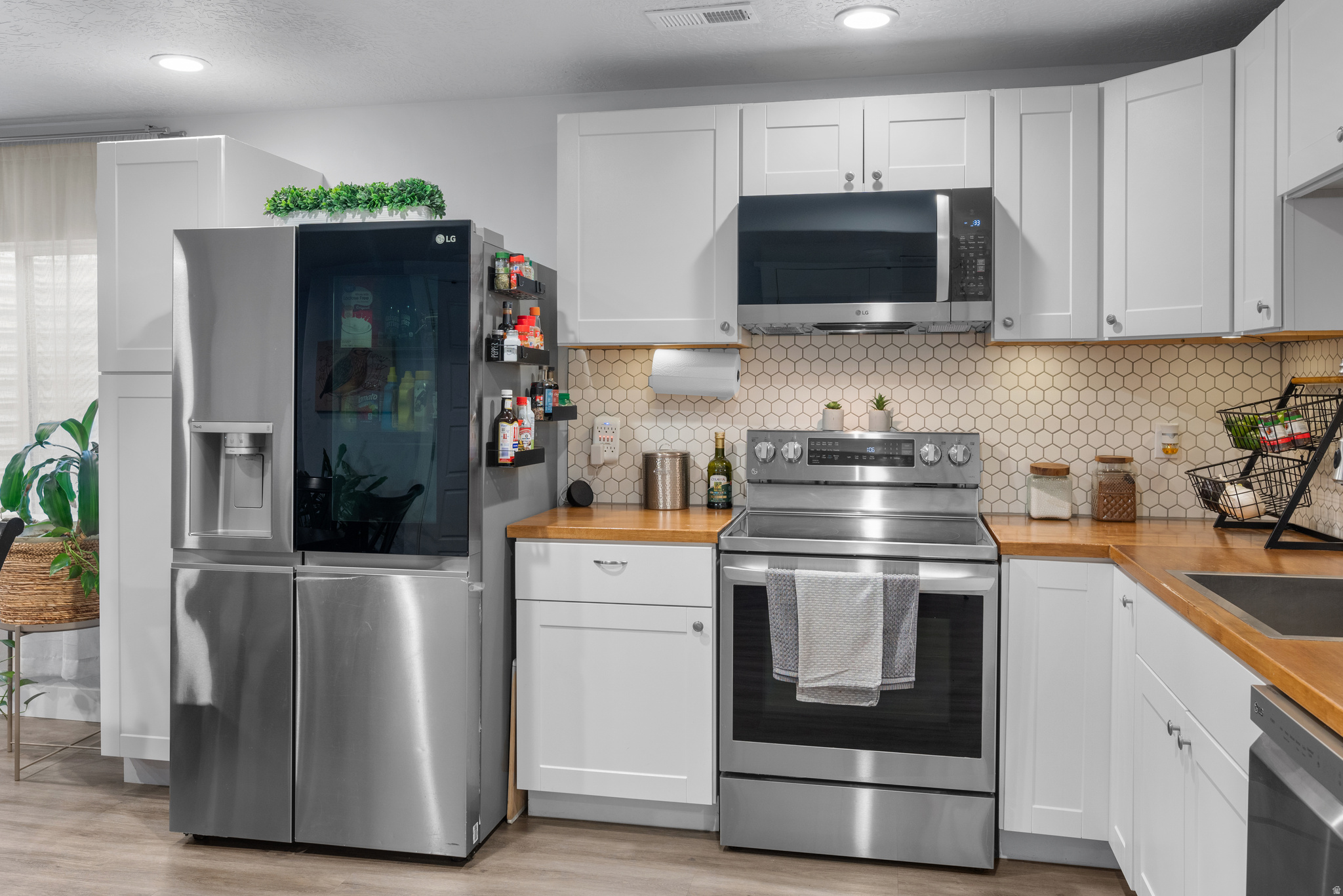 BROADVIEW SHORES - Residential