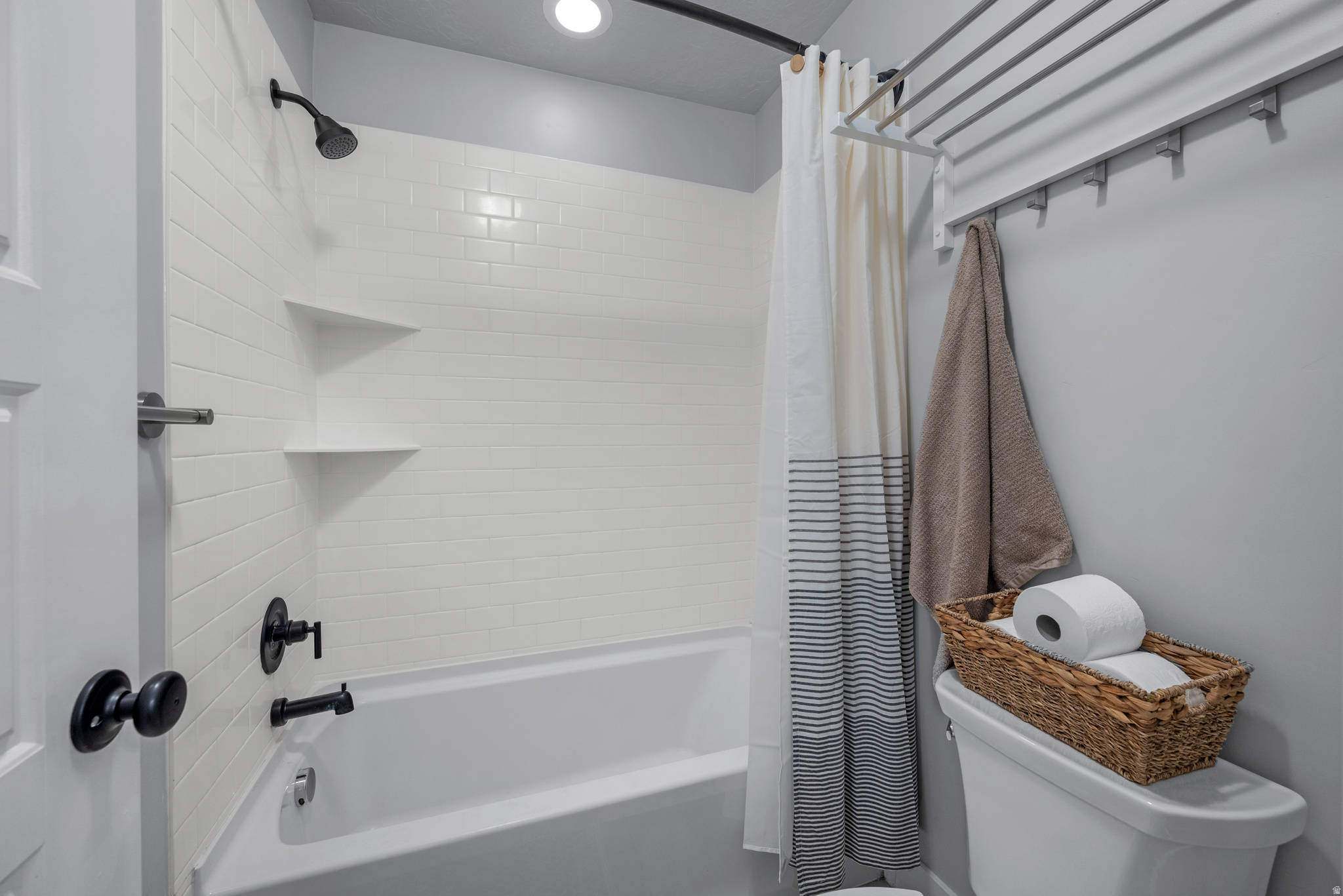 BROADVIEW SHORES - Residential