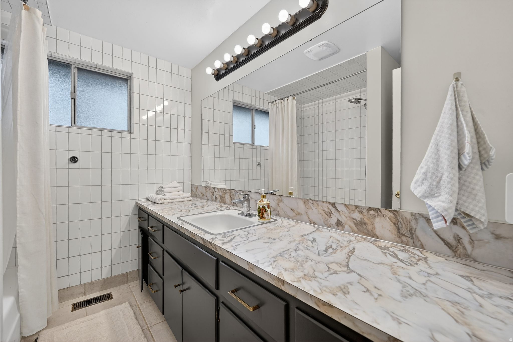 HELENA HEIGHTS - Residential