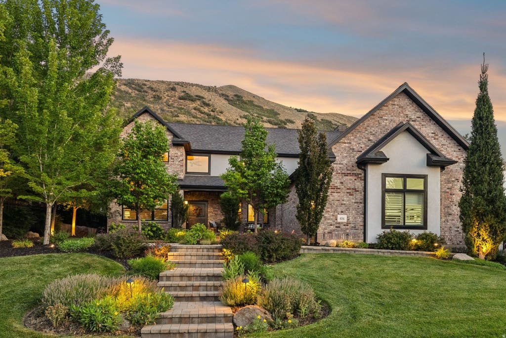 Photo of 634 E DRAPER WOODS WAY, Draper, UT 84020 (MLS # 2175827)