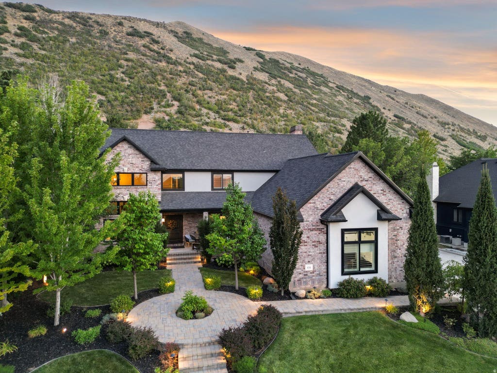 Photo of 634 E DRAPER WOODS WAY, Draper, UT 84020 (MLS # 2175827)