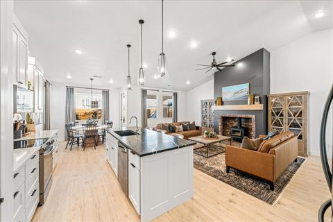 Tiny photo for 498 S 75 E, Enterprise, UT 84725 (MLS # 2130265)