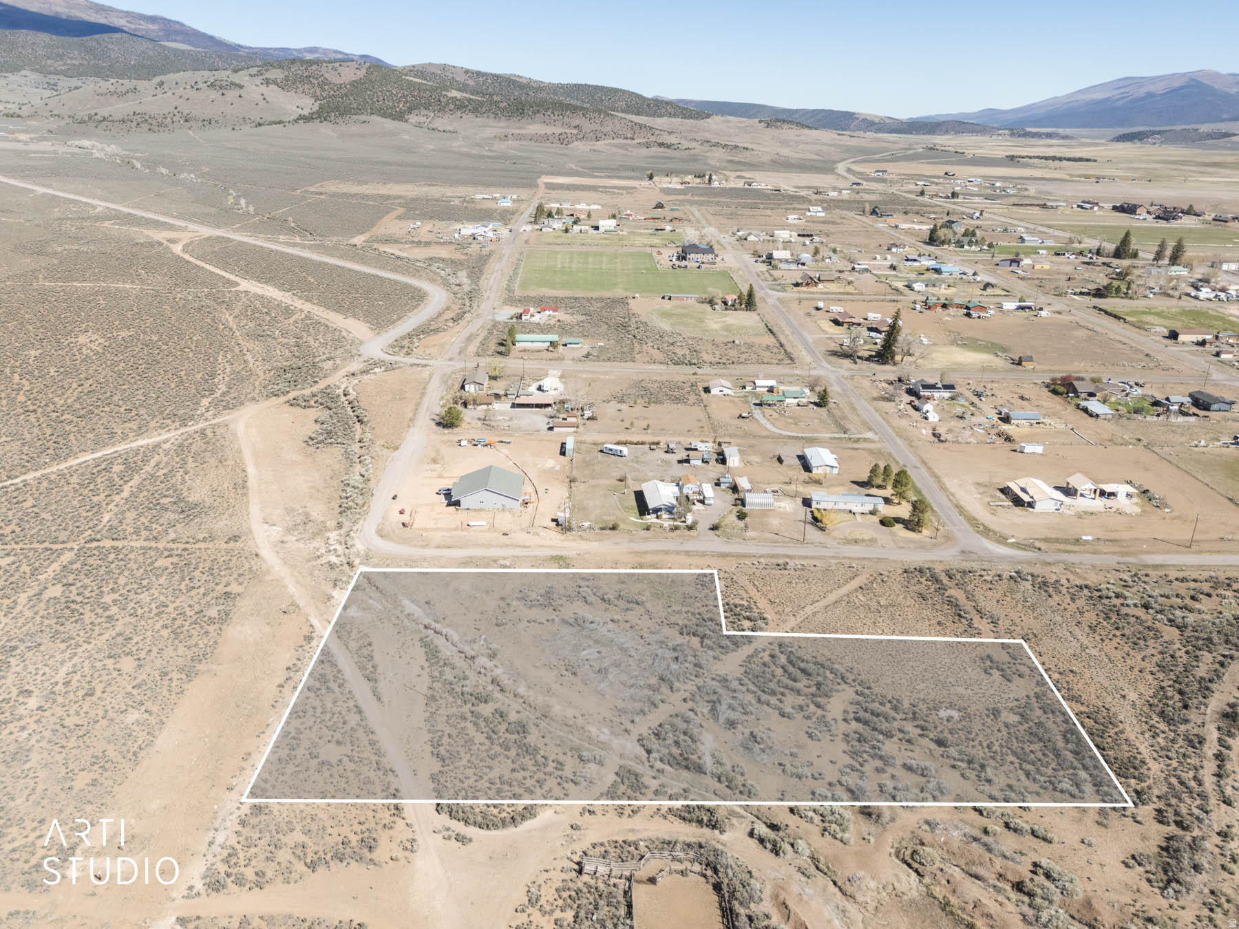 Main image without alt text