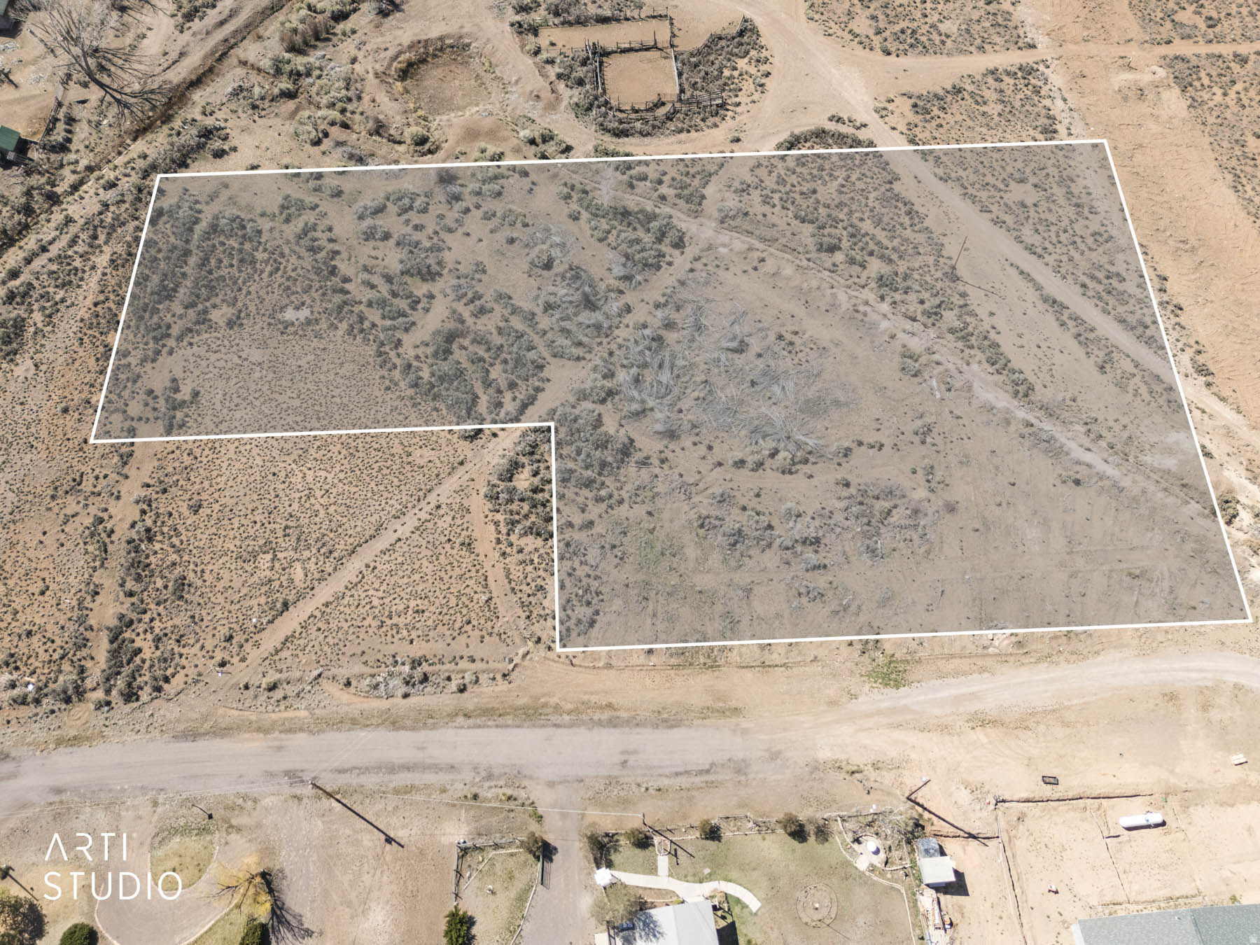 Main image without alt text