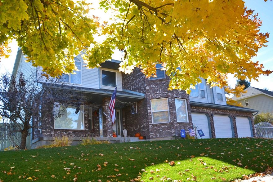 The fantastic master bedroom suite in this beautiful Pocatello home will make leaving it each day a hard choice. Master bedroom suite with an adjoining room for nursery, reading, exercise, or hobbies.  Great West bench neighborhood with no backyard yard neighbors. Full off-street RV parking. Possible owner carry with 20% down. Please do not bother the tenant.   Requires a minimum of 24 hours to show. Call your favorite agent today!