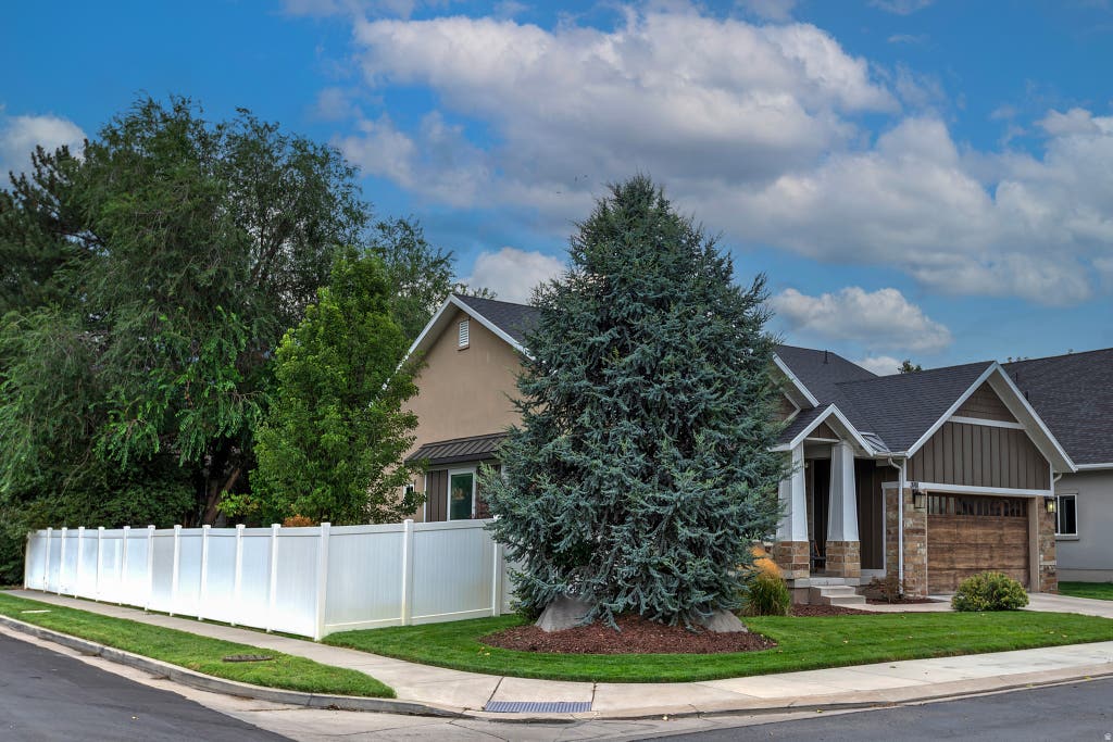 Photo of 3981 S ORCHARD PARK COURT Ct E, Holladay, UT 84124 (MLS # 2178979)