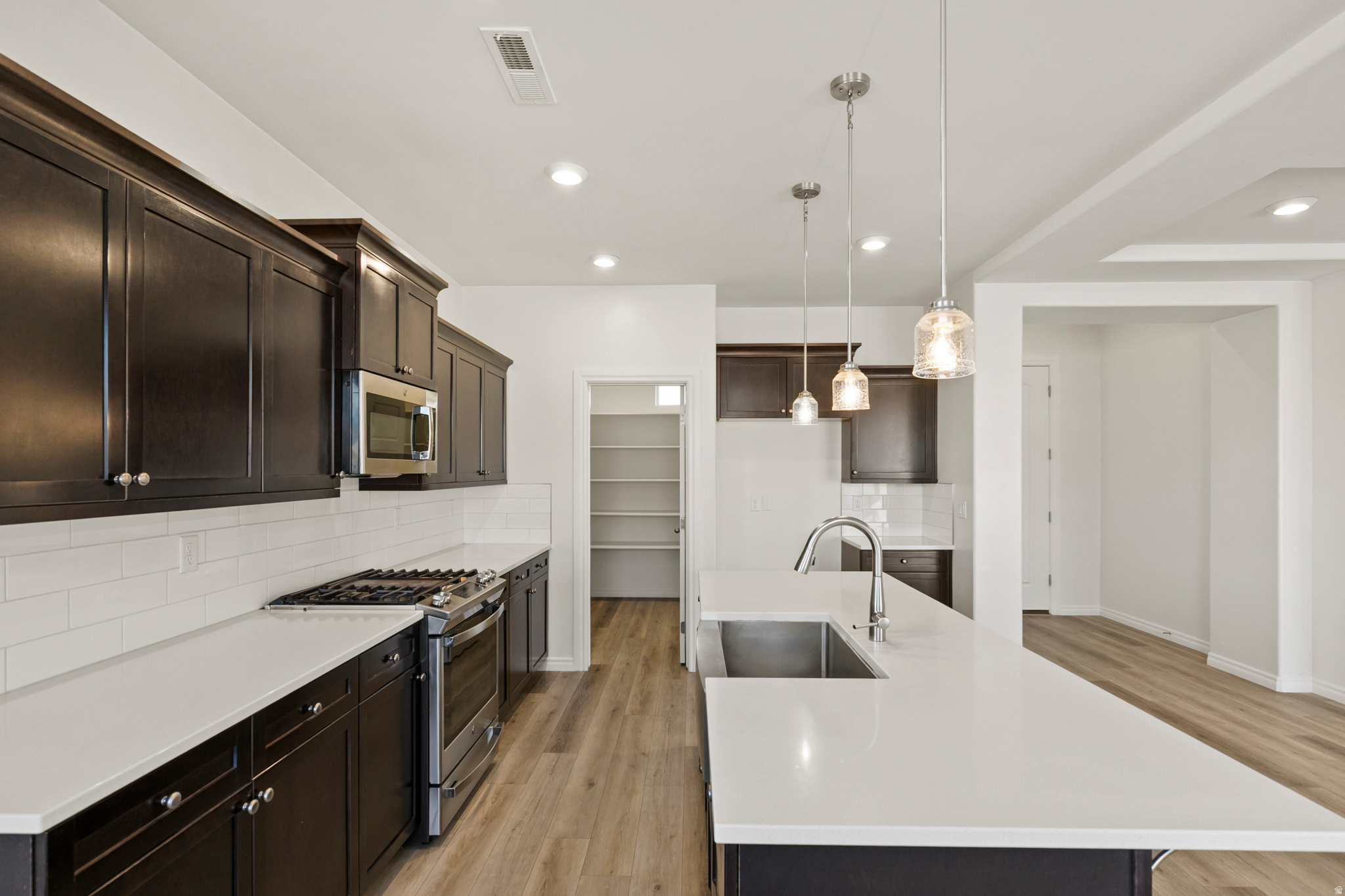 CECITA CREST AT DIVARIO PH 1 - Residential