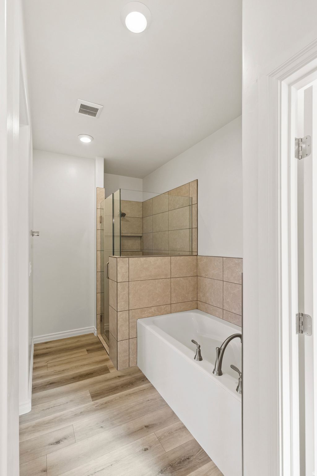 CECITA CREST AT DIVARIO PH 1 - Residential