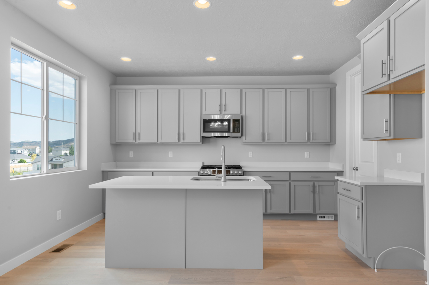 HIDDEN OAKS COLLECTION 610 - Residential