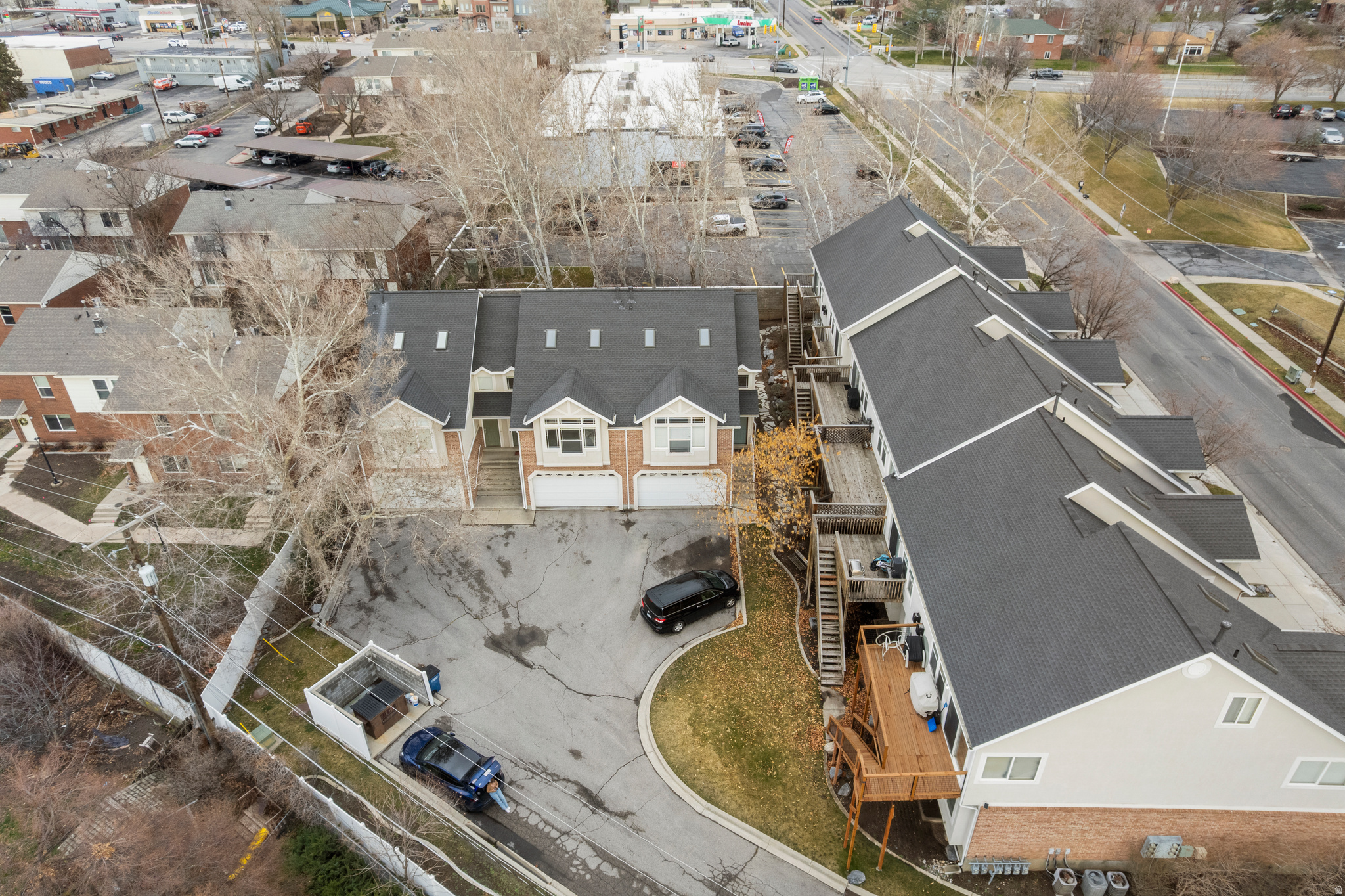 DAVIS TOWNHOMES - Residential