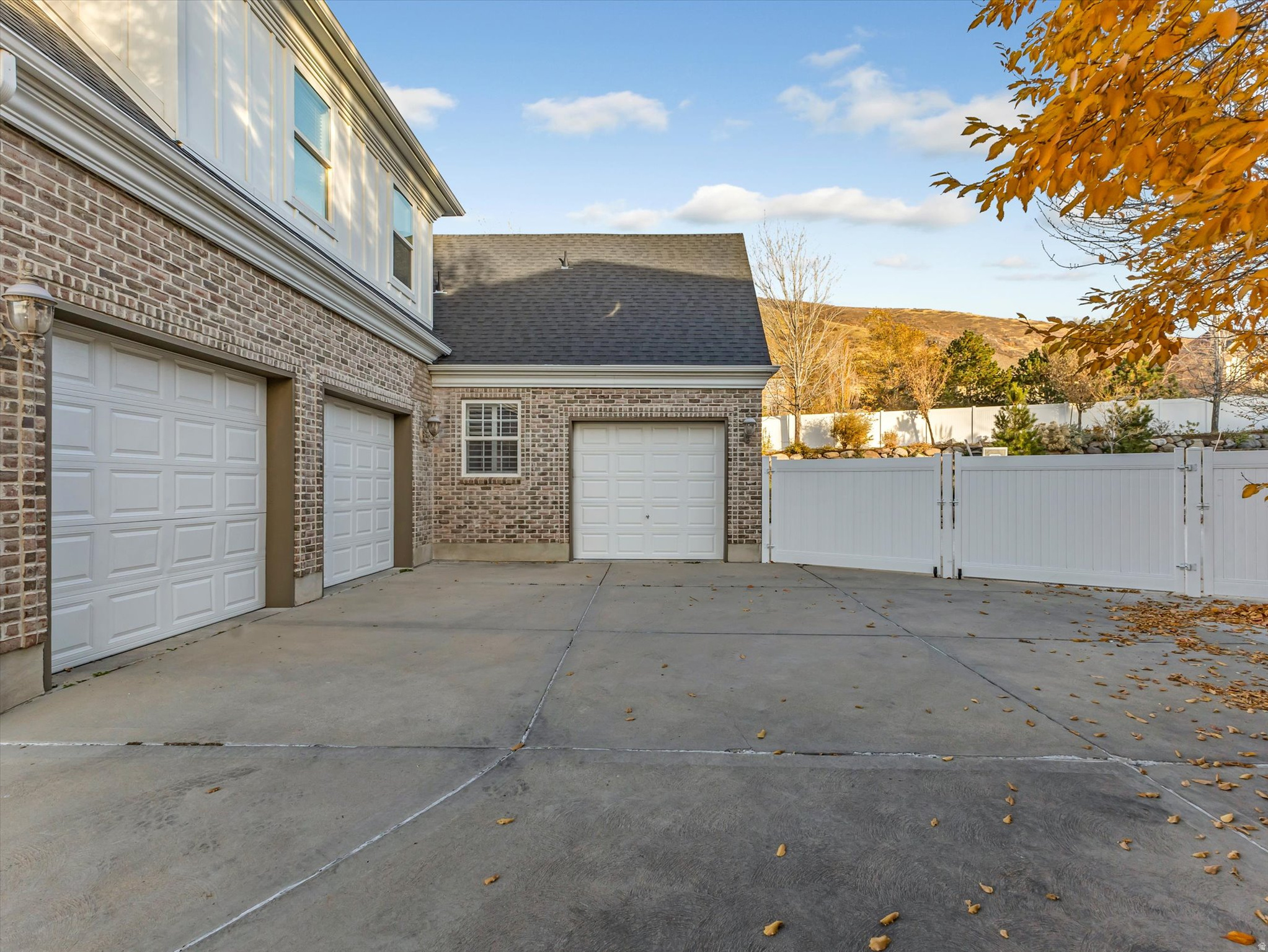 CANYON RIDGE - Residential