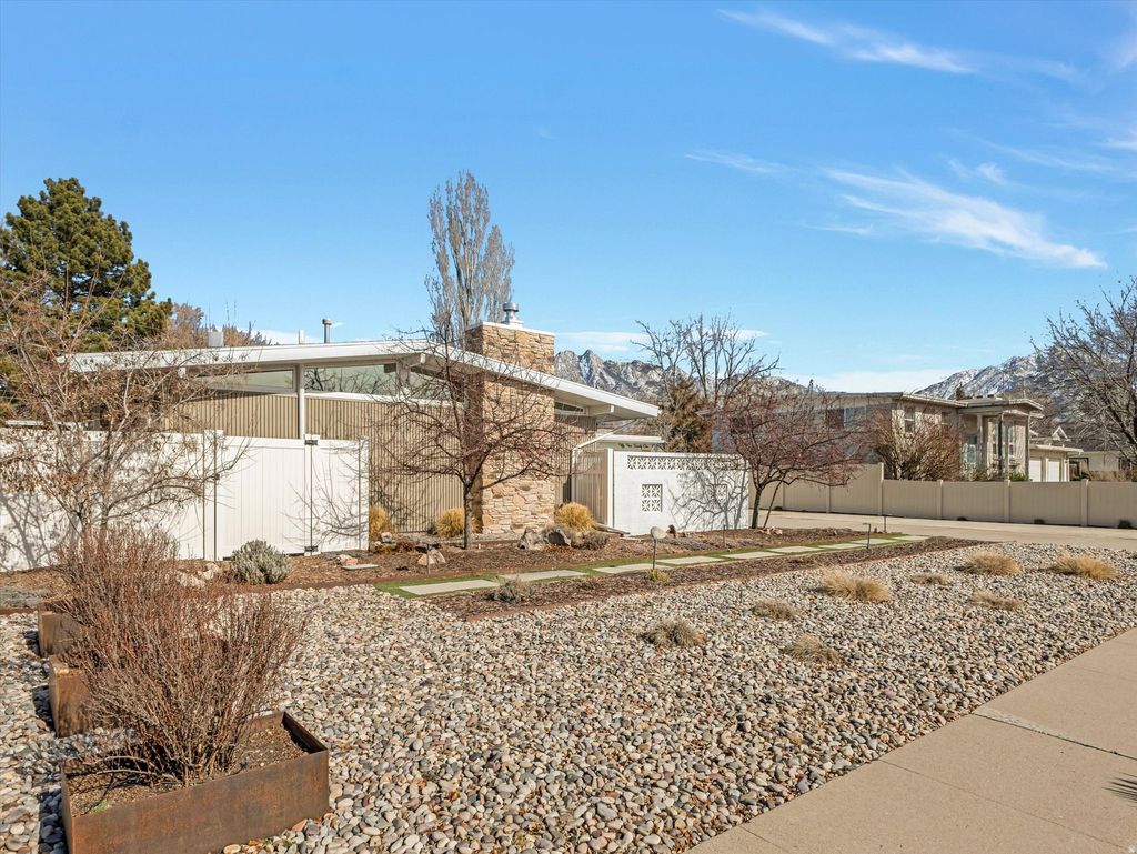 Photo of 5471 S DUNBARTON DR E, Murray, UT 84117 (MLS # 2139293)