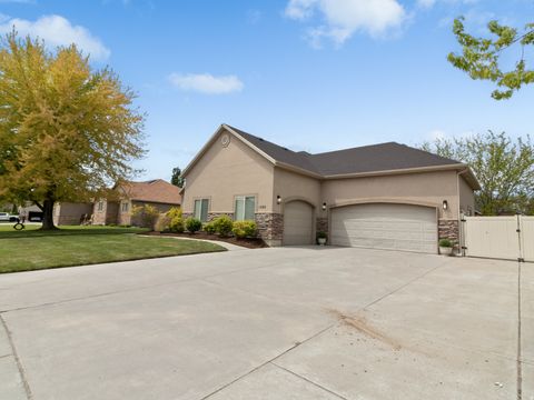 Tiny photo for 1580 CRESTMONT WAY, Kaysville, UT 84037 (MLS # 2154529)