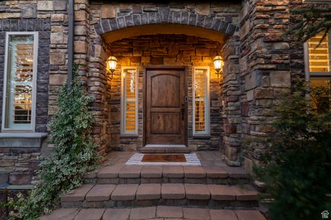 Photo of 292 E CLUBVIEW LN, Lehi, UT 84043 (MLS # 2098286)