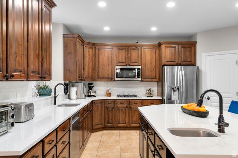 Tiny photo for 292 E CLUBVIEW LN, Lehi, UT 84043 (MLS # 2098286)
