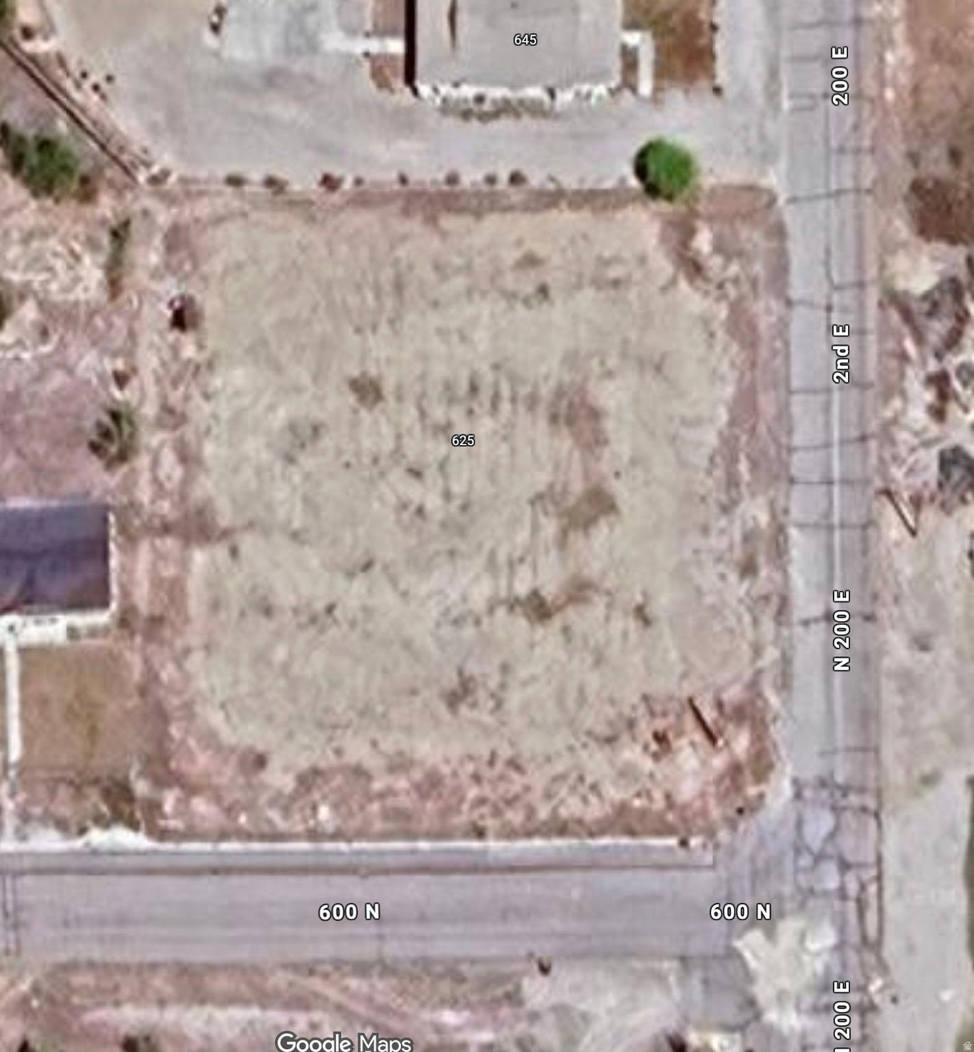 Main image without alt text