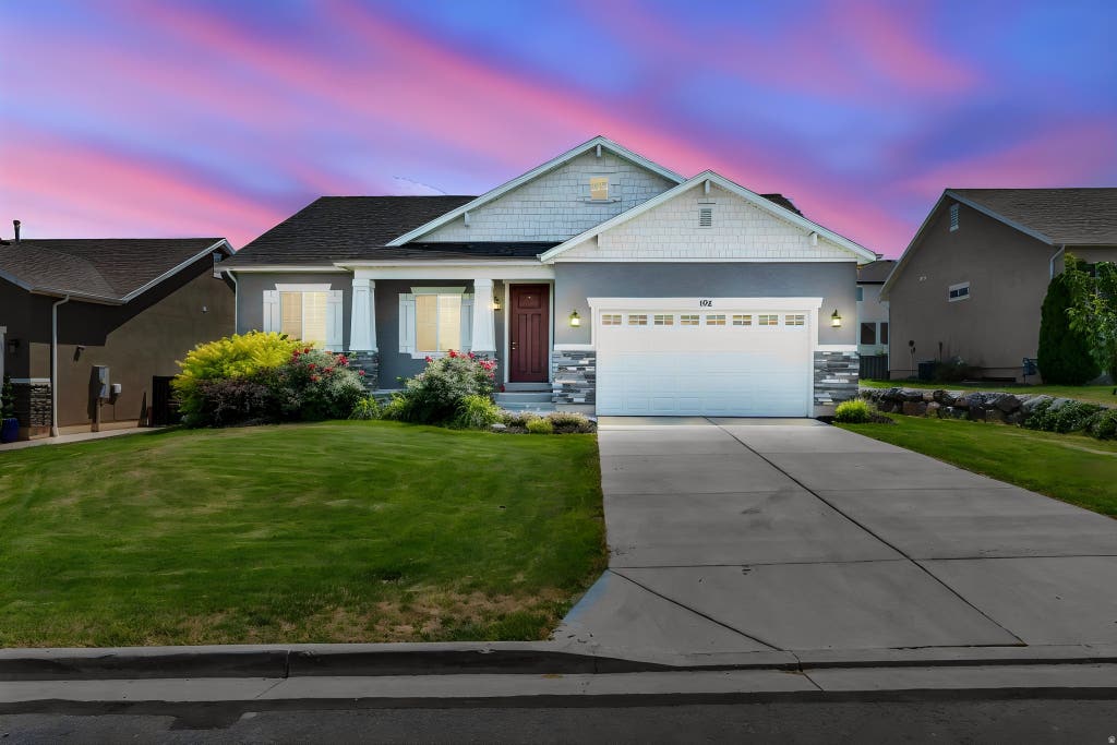 Photo of 193 E OLIVIA LN, Saratoga Springs, UT 84045 (MLS # 2171962)