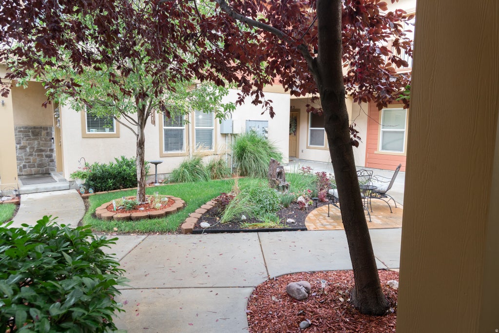 Photo of 1008 N SHEPARD CREEK PKWY PKWY #9, Farmington, UT 84025 (MLS # 2183456)