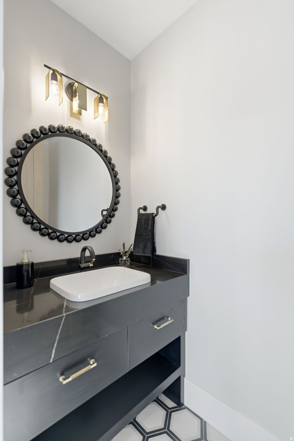 HIDEOUT CANYON - Residential