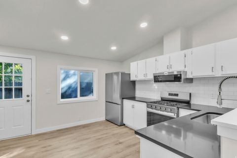 Tiny photo for 612 W 200 N, Salt Lake City, UT 84116 (MLS # 2134772)