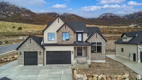 Photo of 602 E MOUNTAIN RD #180, North Ogden, UT 84414 (MLS # 2118059)