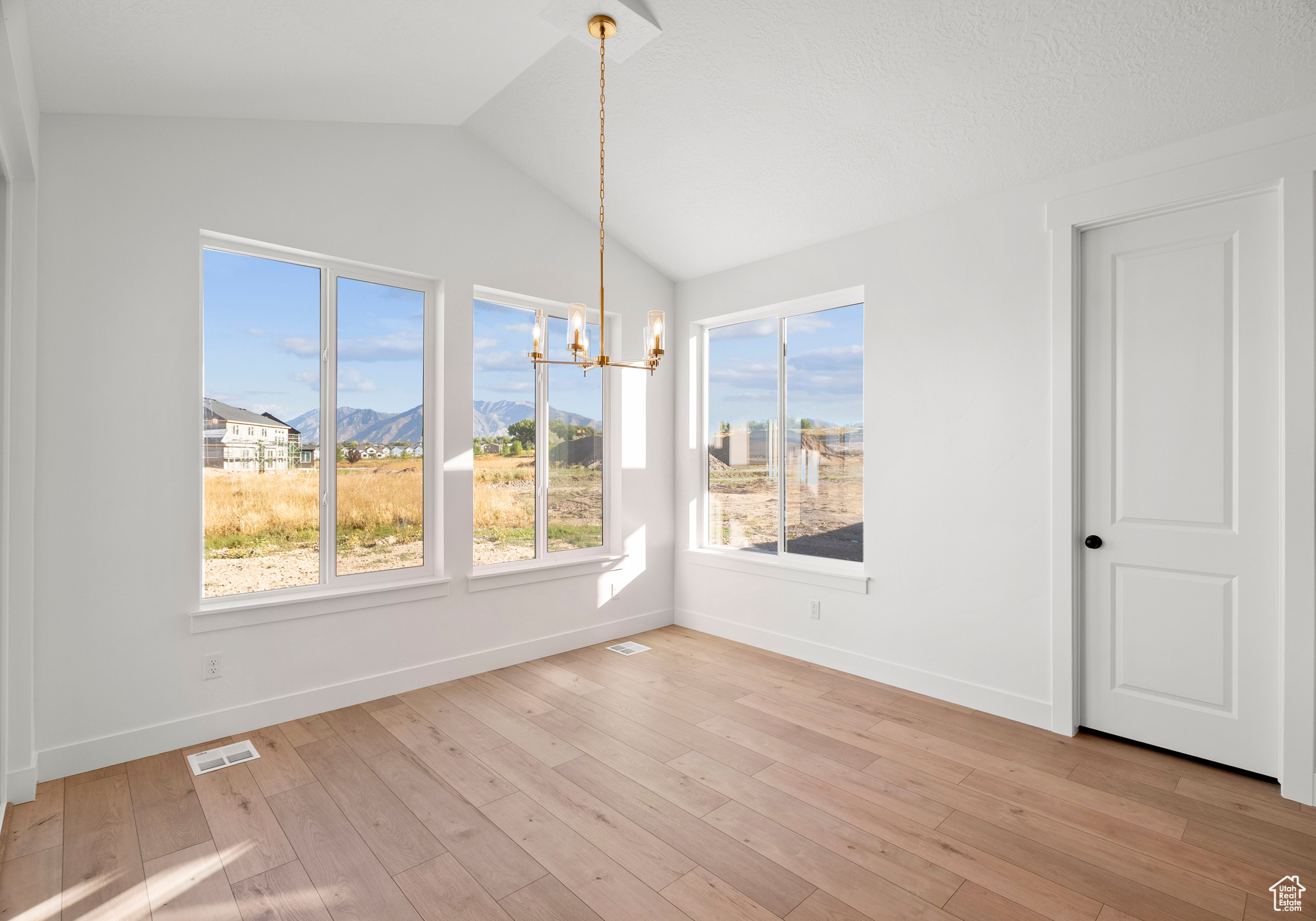 MOONLIGHT VILLAGE - Residential