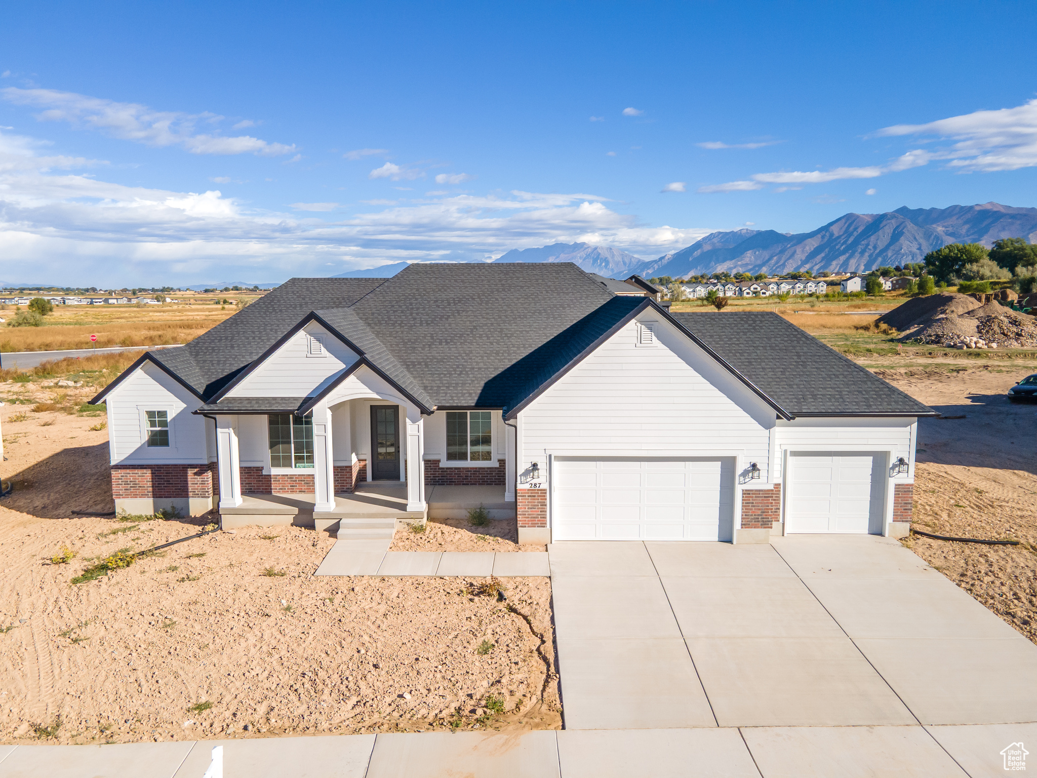 MOONLIGHT VILLAGE - Residential