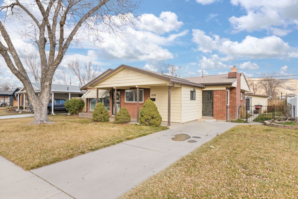 Photo of 1224 N 1500 W, Salt Lake City, UT 84116 (MLS # 2138003)