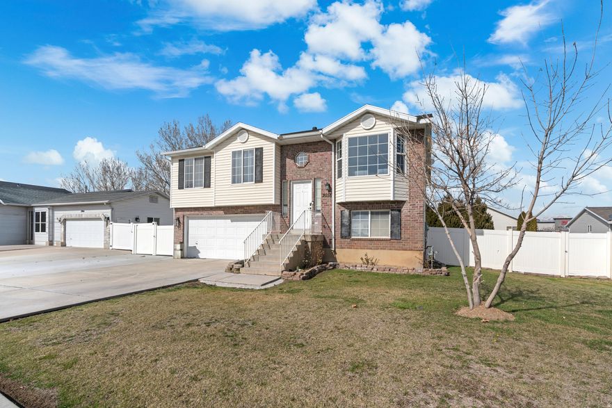 Charming 4 bed, 2 bath home in the heart of Clinton with fresh updates throughout. Inside you'll find brand new granite countertops and fresh paint that give the home a clean, updated feel. Step outside to a large backyard with room to entertain. Conveniently located near parks, shopping, and commuter routes, this home is a great opportunity for buyers looking for a move in ready property in a great location.