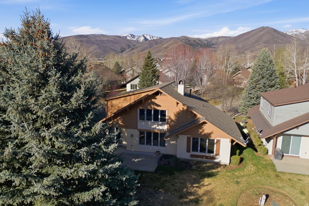 Photo of 1152 N VILLAGE CIR, Midway, UT 84049 (MLS # 2146820)