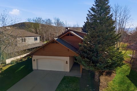 Tiny photo for 1152 N VILLAGE CIR, Midway, UT 84049 (MLS # 2146820)