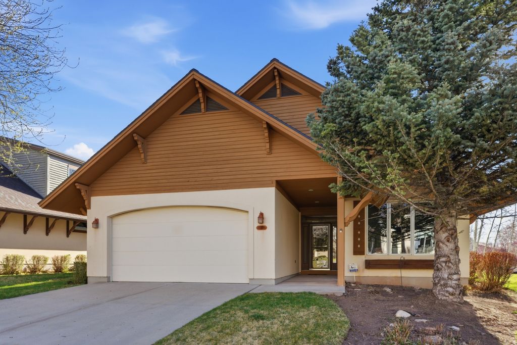 Photo of 1152 N VILLAGE CIR, Midway, UT 84049 (MLS # 2146820)