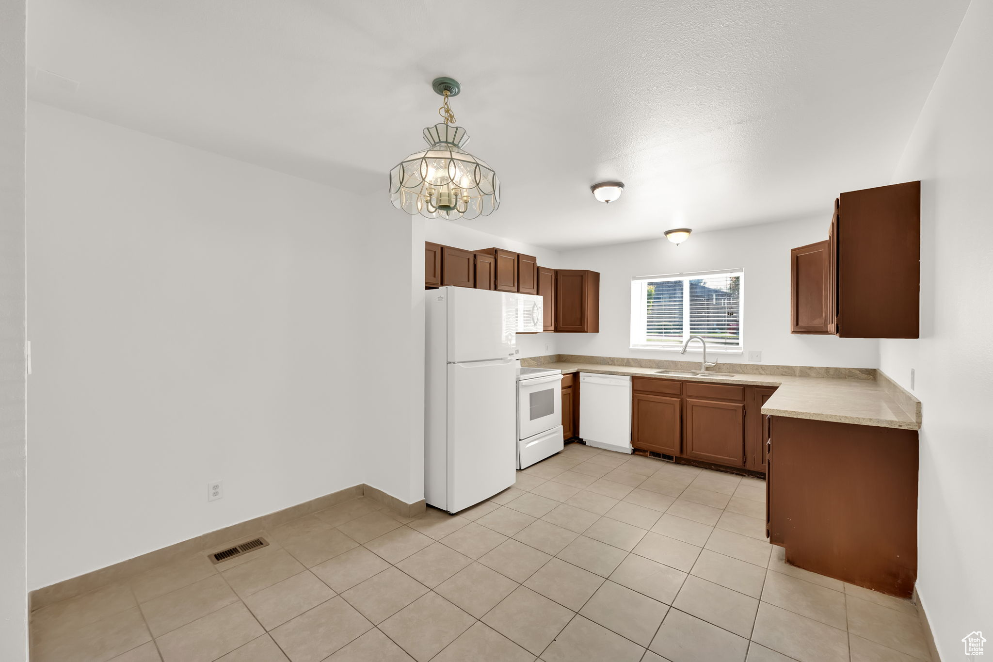 AMIRON CONDO - Residential