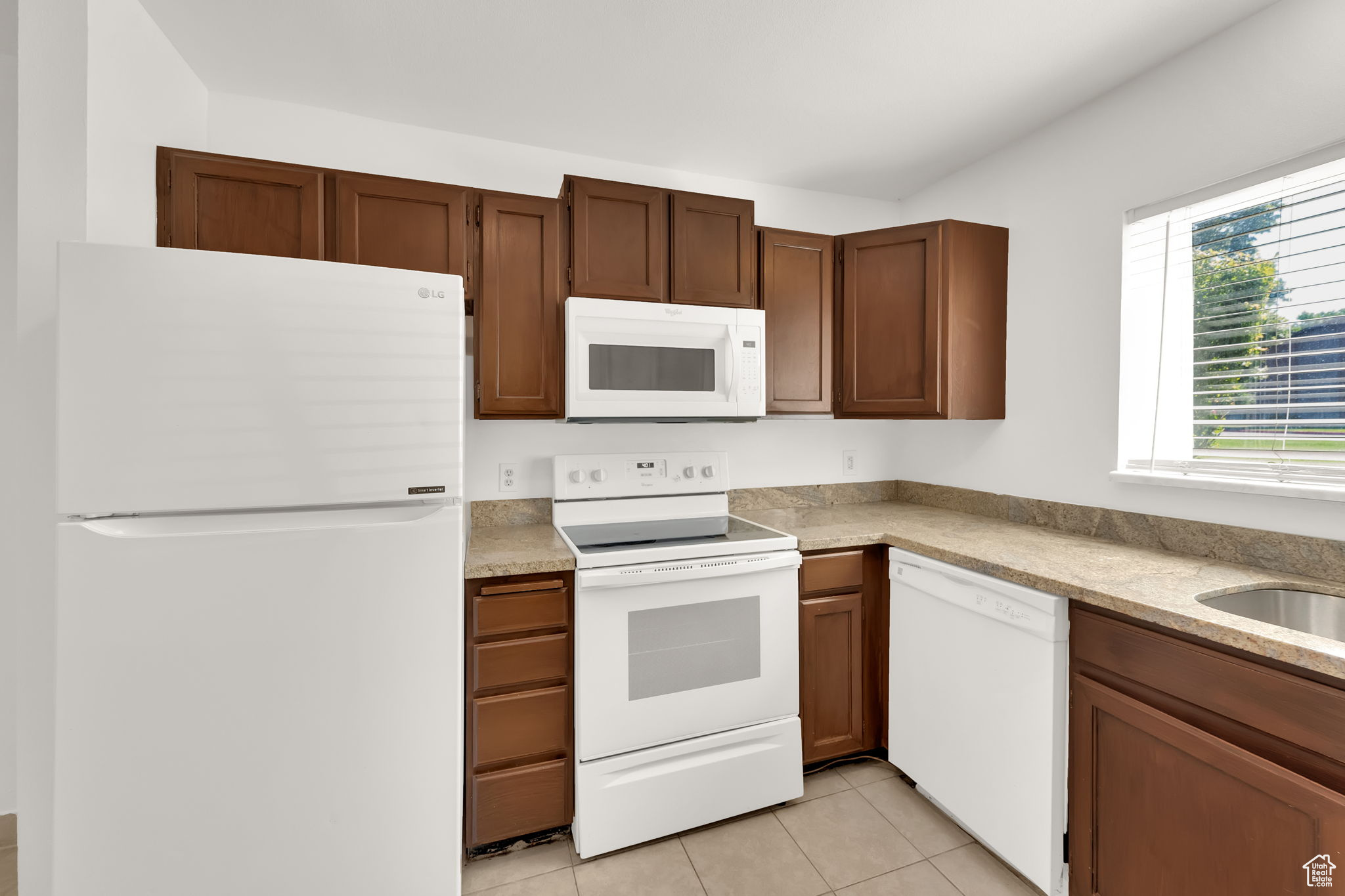 AMIRON CONDO - Residential