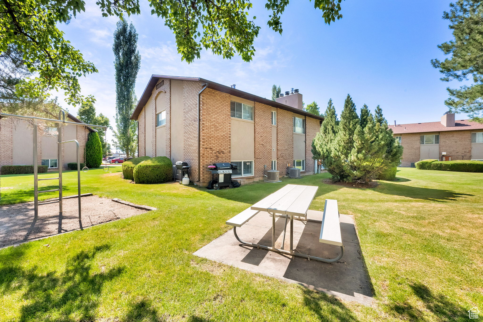 AMIRON CONDO - Residential