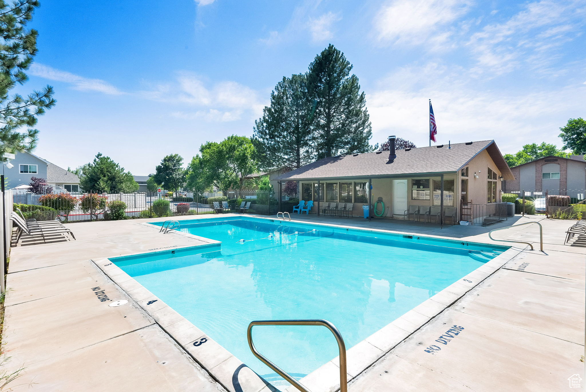 AMIRON CONDO - Residential