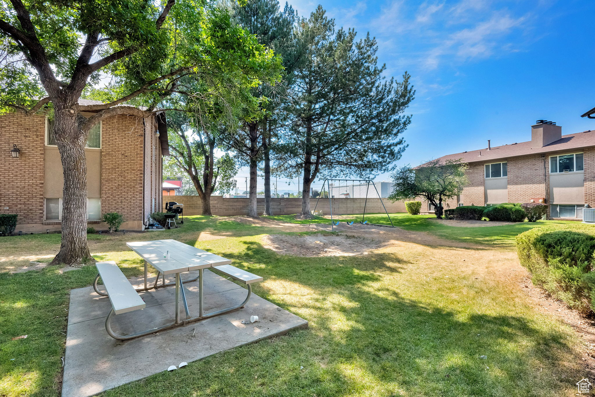 AMIRON CONDO - Residential