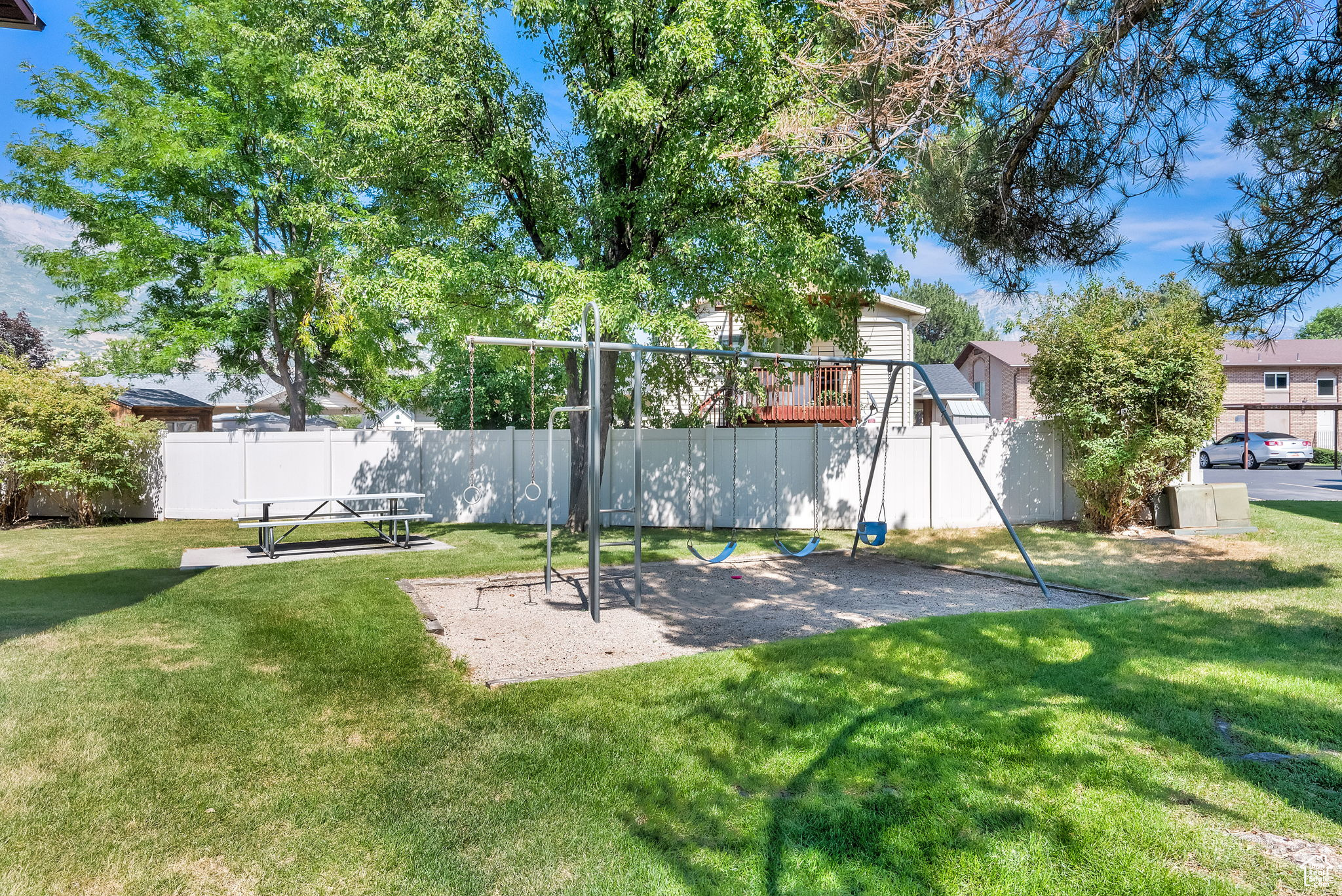 AMIRON CONDO - Residential