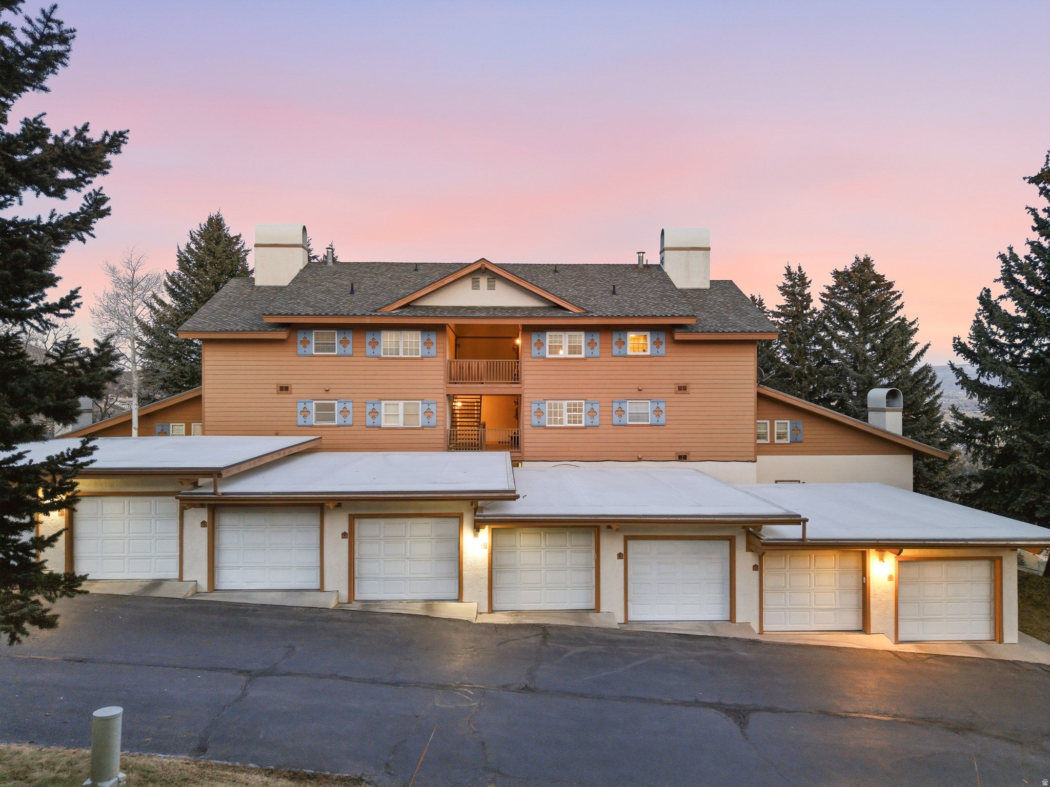 SWISS OAKS - Residential