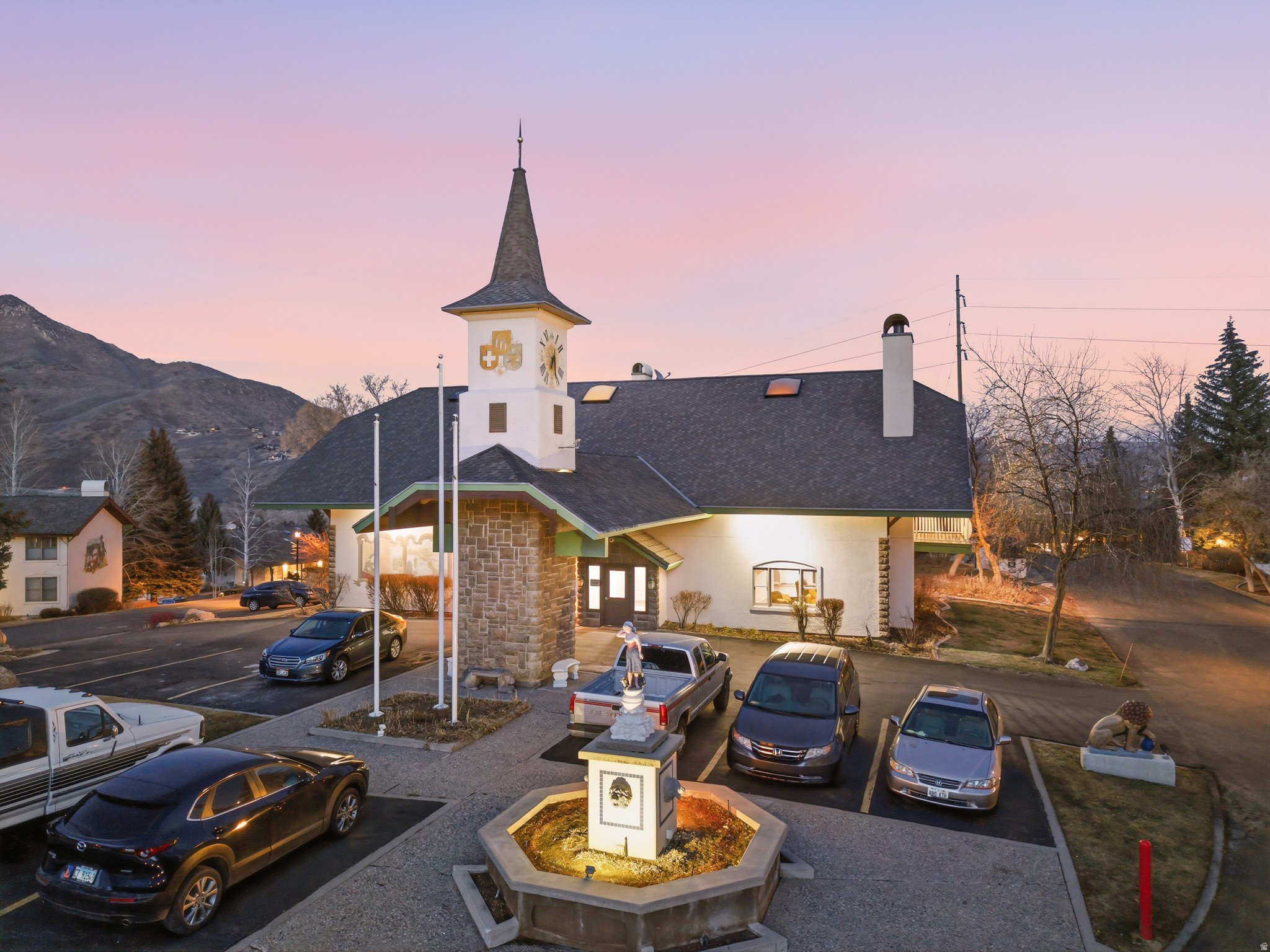 SWISS OAKS - Residential